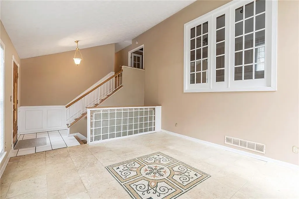 4 bed, 3.0 bath, 2221 sqft, $2,750 — Photo 4