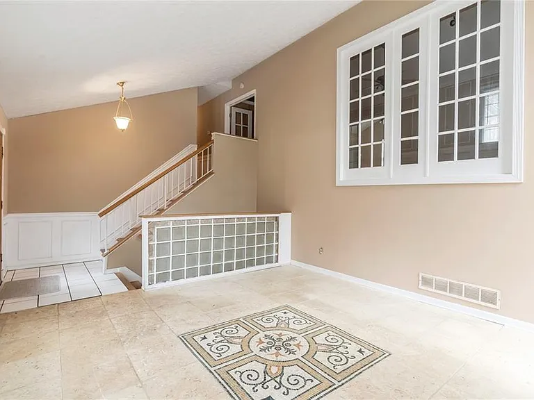 131 Arrowood Ln — Photo 4