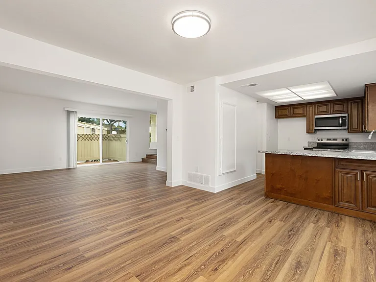 3661 Harvard Dr — Photo 8
