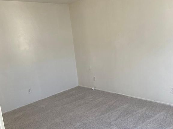 3rd image of 517 Zahn Dr
