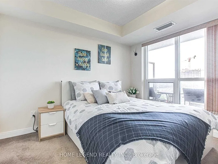 151 Village Green Sq #1706 — Photo 7