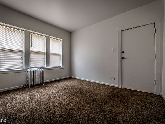 5402 W Rice St Apartments Chicago Living Room_02