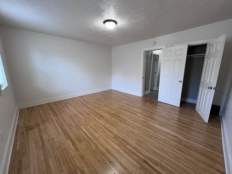 724 Fairview Ave NE — Photo 16