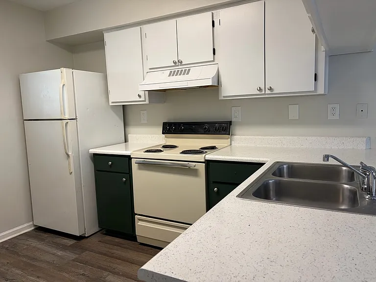 2348 Horne Ave #5 — Photo 4