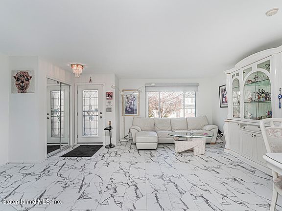 4th image of 74 Wolcott Ave