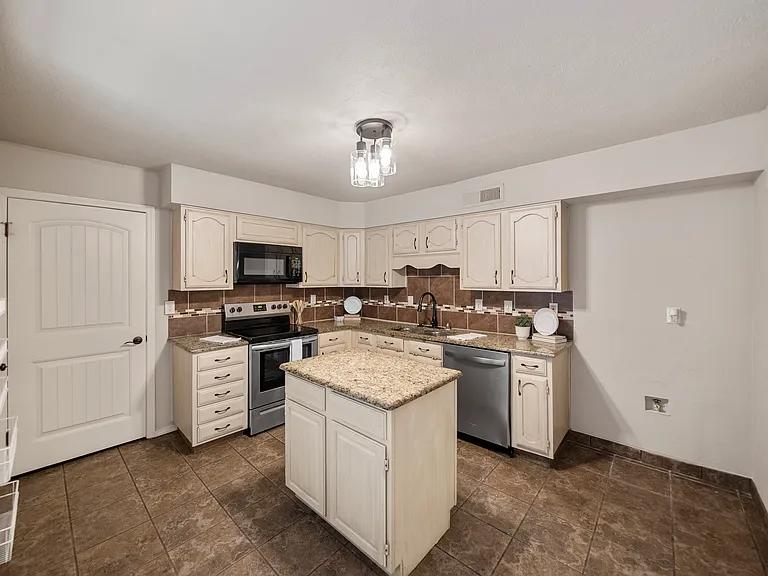 1320 Clearview Dr — Photo 14
