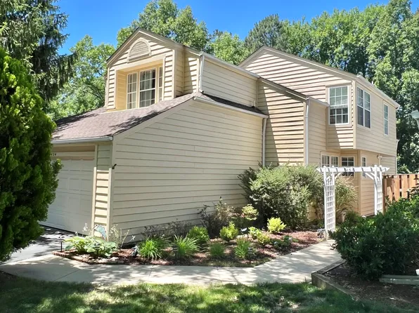 7454 Cross Gate Ln, Alexandria, VA 22315
