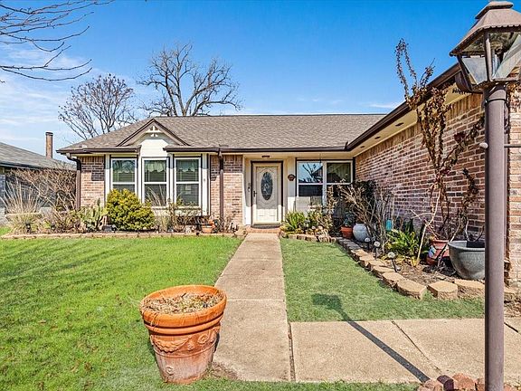 3rd image of 16730 Summer Dawn Ln