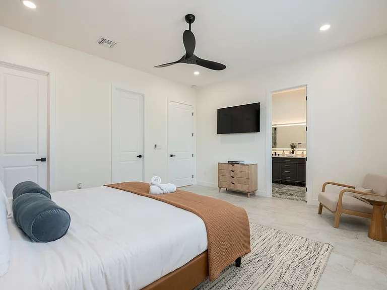 5049 E Shaw Butte Dr — Photo 46