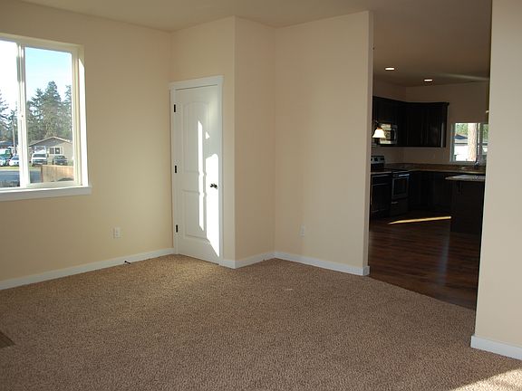 3rd image of 1101 206th St E
