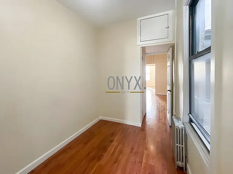 1677 Gates Ave #2L — Photo 9