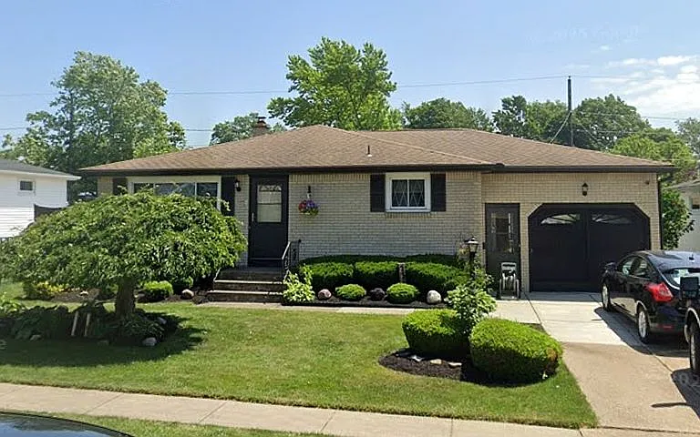 Single Family 3 Hillwood Dr, Cheektowaga, NY 14227
