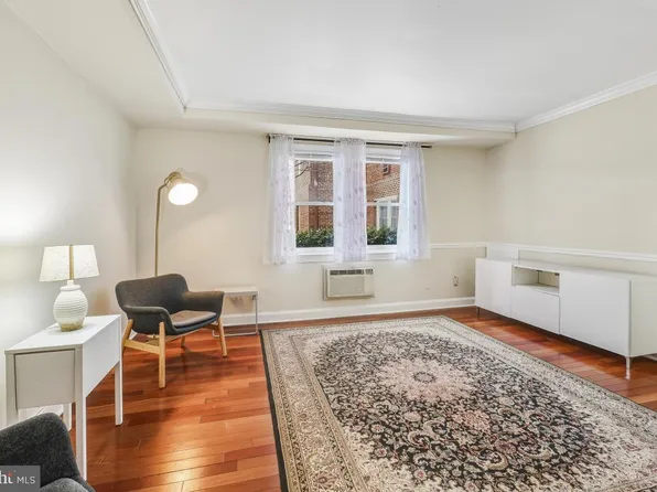 906 S Washington St APT 101, Alexandria, VA 22314