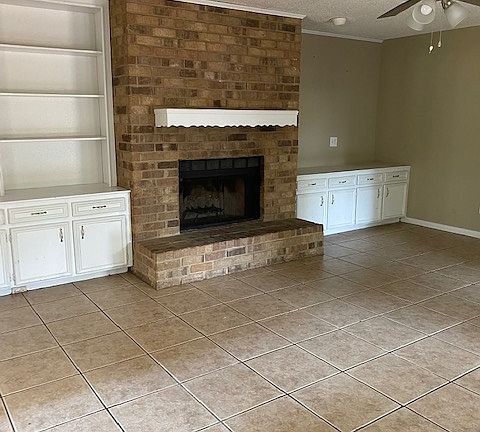 2nd image of 3922 Eastwood Dr #A