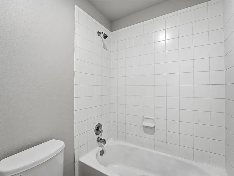719 Longstreet Dr — Photo 15