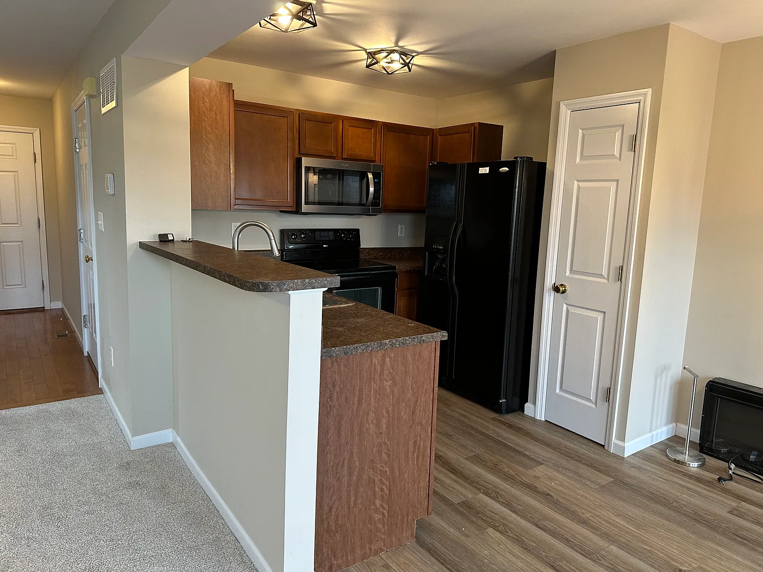 2 bed, 2.5 bath, 1209 sqft, $1,900 — Photo 2
