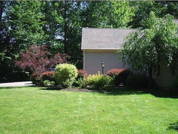 5th image of 937 Sanborn Rd