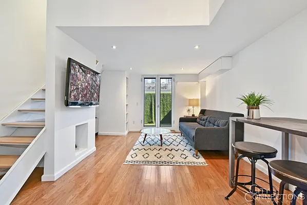 Rented by City Connections Realty | media 5