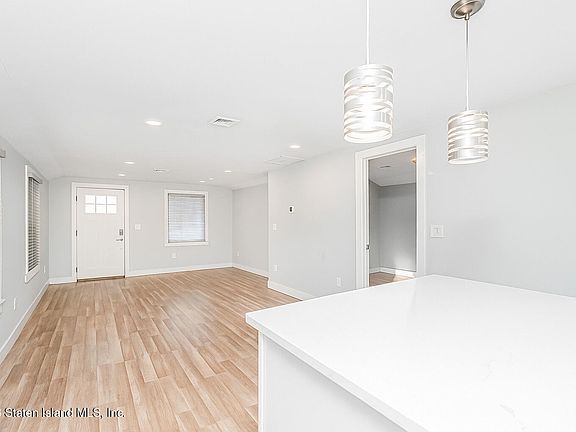 3rd image of 37 Myrtle Ave