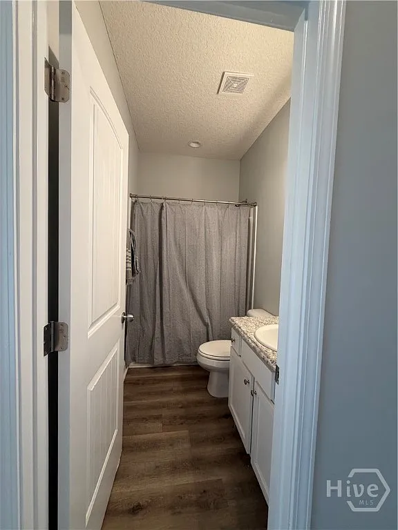 3 bed, 2.0 bath, 1396 sqft, $2,100 — Photo 3