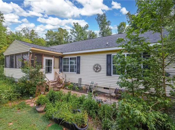 2311 Chrisco Rd W, Seagrove, NC 27341