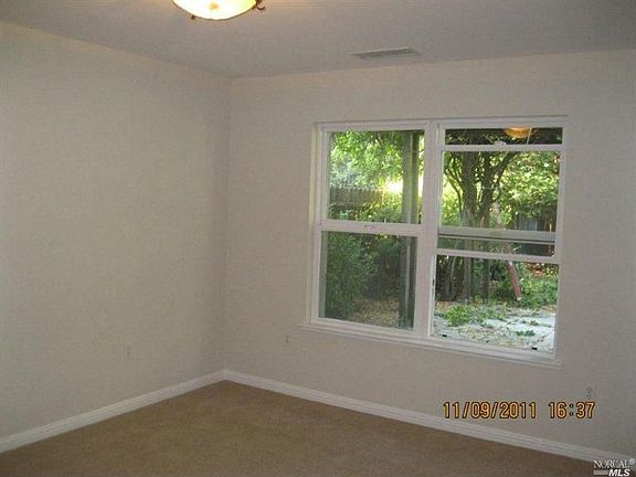 5th image of 613 Oak St