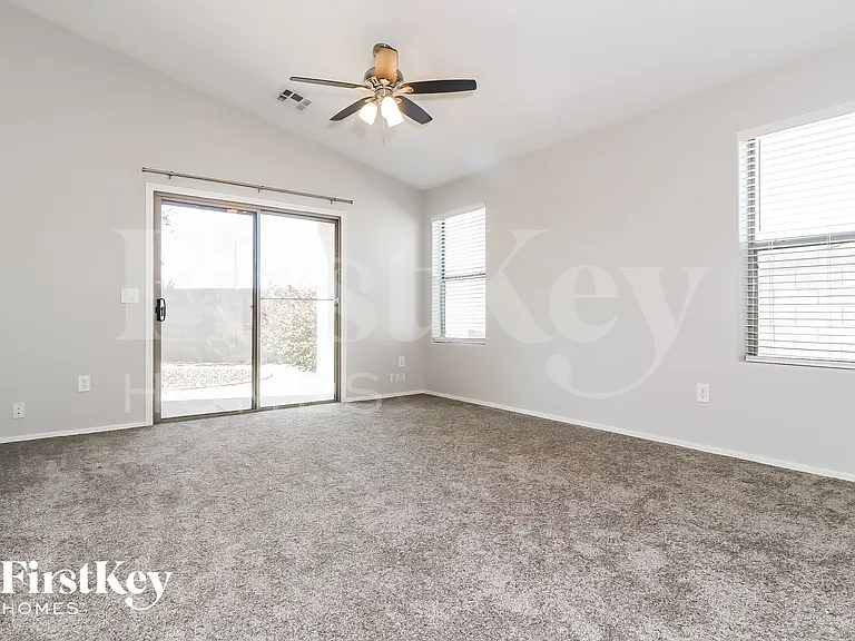 11233 W Locust Ln — Photo 3