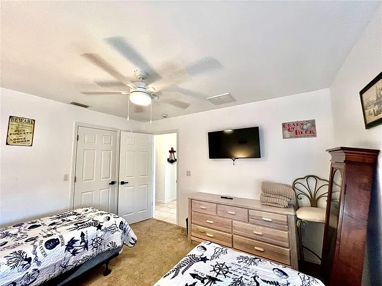 426 NW 37th Pl — Photo 29
