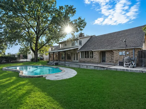 2 Meadowcreek Dr, Melissa, TX 75454