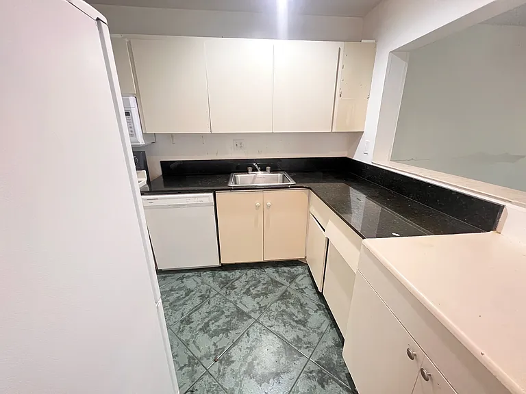 7800 Colony Cir S #11-202 — Photo 1