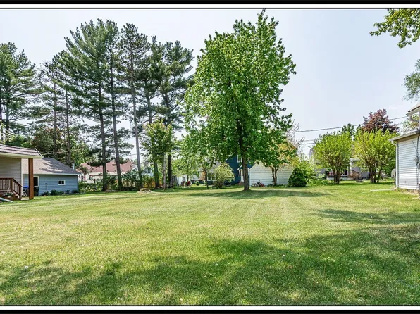 Law St, New London, WI 54961