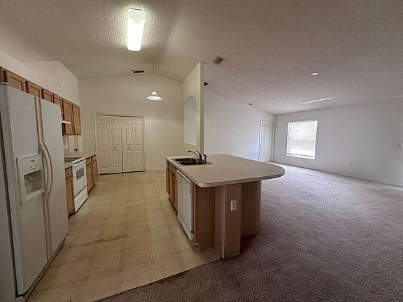 4th image of 33 Rybark Ln