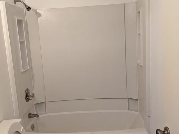 Common Bathroom for Rooms1&2