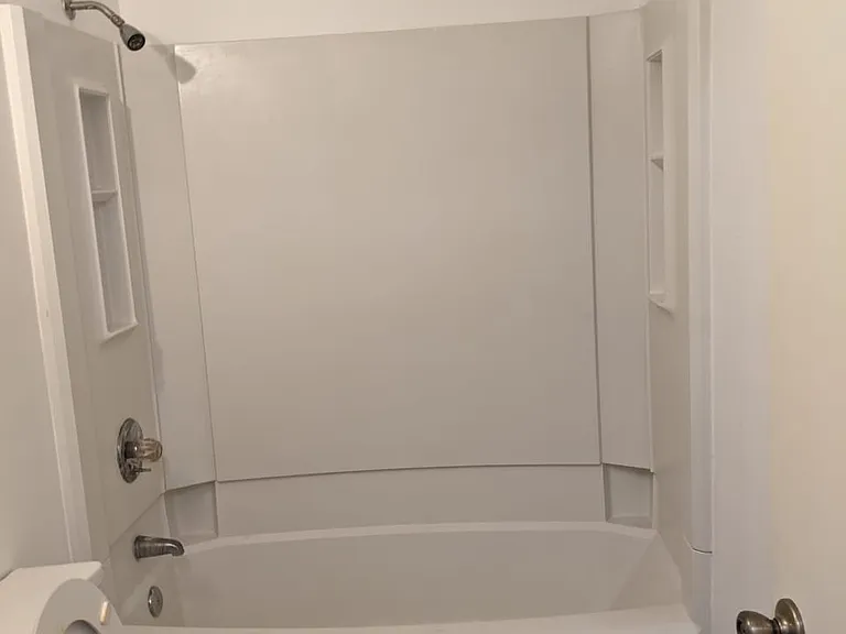 Common Bathroom for Rooms1&2