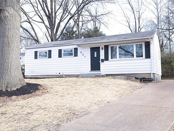 2nd image of 921 Clearfield Dr