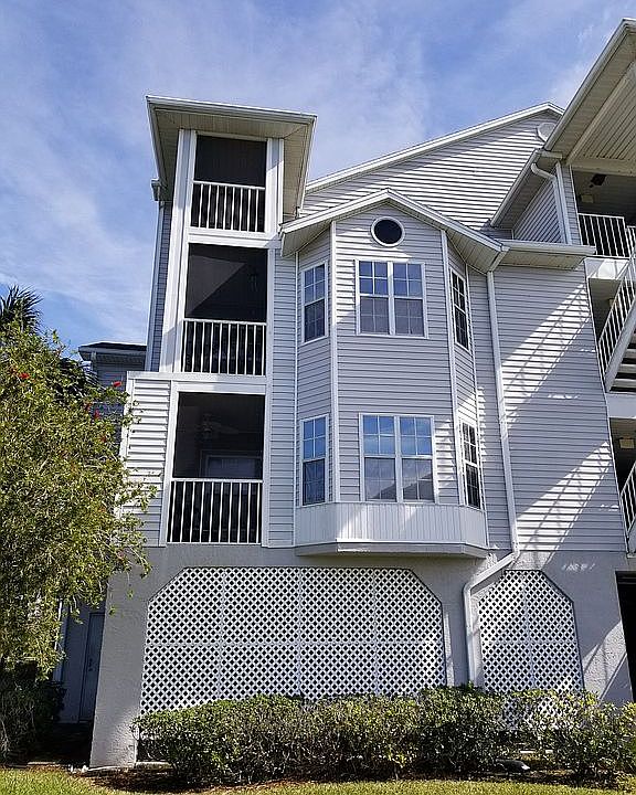 Spacious corner unit