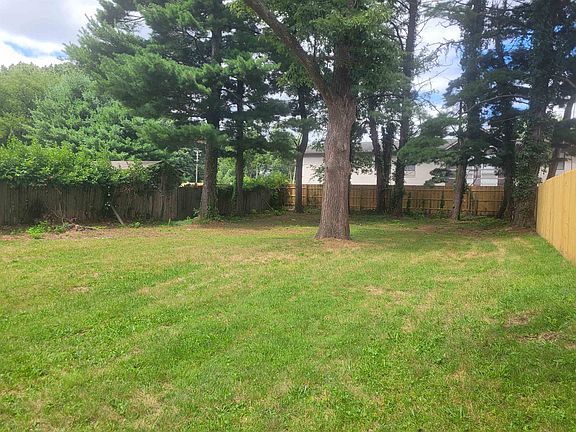 2nd image of 131 W Willow Dr