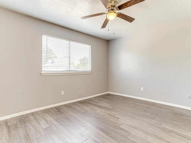 Vista Buena Apartments — Photo 28