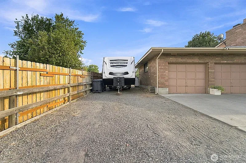 5 bed, 3314 sqft, $3,500 — Photo 3