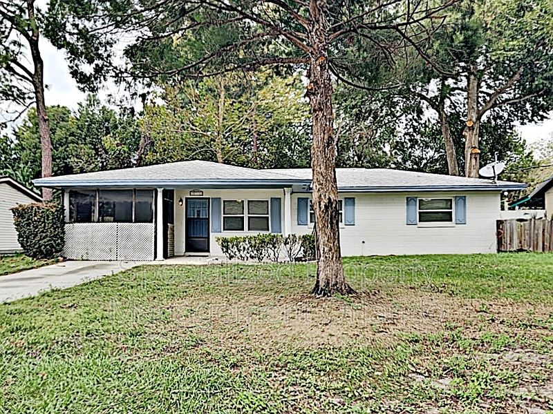 1st image of 2733 Oak Dr
