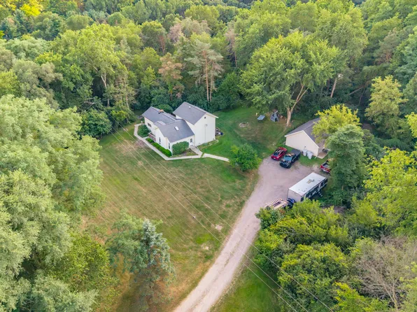 9798 McGregor Rd, Pinckney, MI 48169