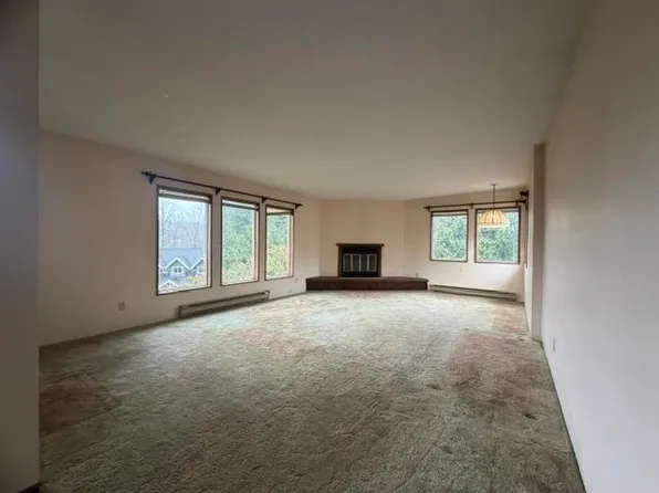 363 Ioco Rd, Pt Moody, BC V3H 2V9