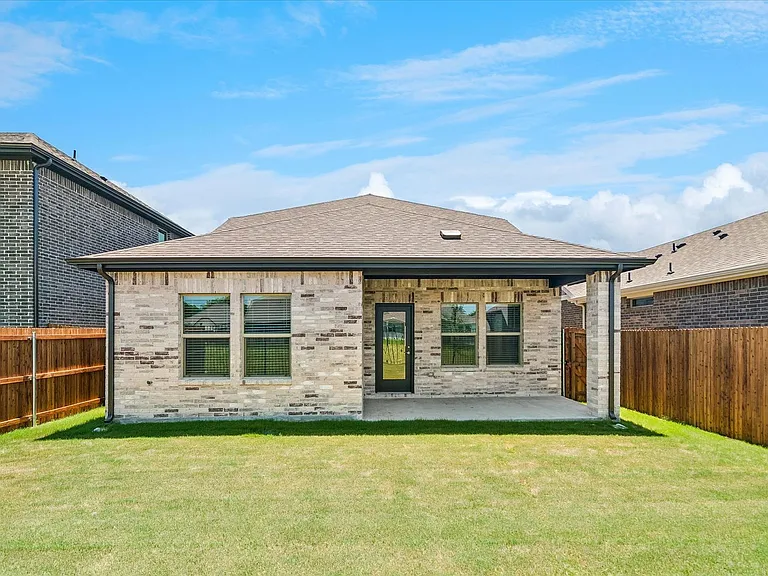 1404 Bridgestone Dr — Photo 25