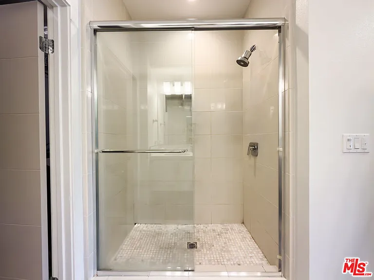 2111 N Cahuenga Blvd #2 — Photo 30