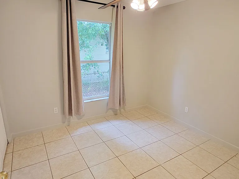 8411 N Greenwood Ave — Photo 13
