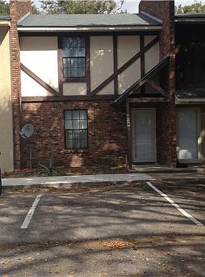 1st image of 824 E Railroad St