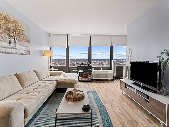 3rd image of 5320 N Sheridan Rd APT 2410