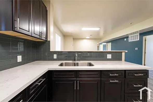 5 bed, $3,950 — Photo 2