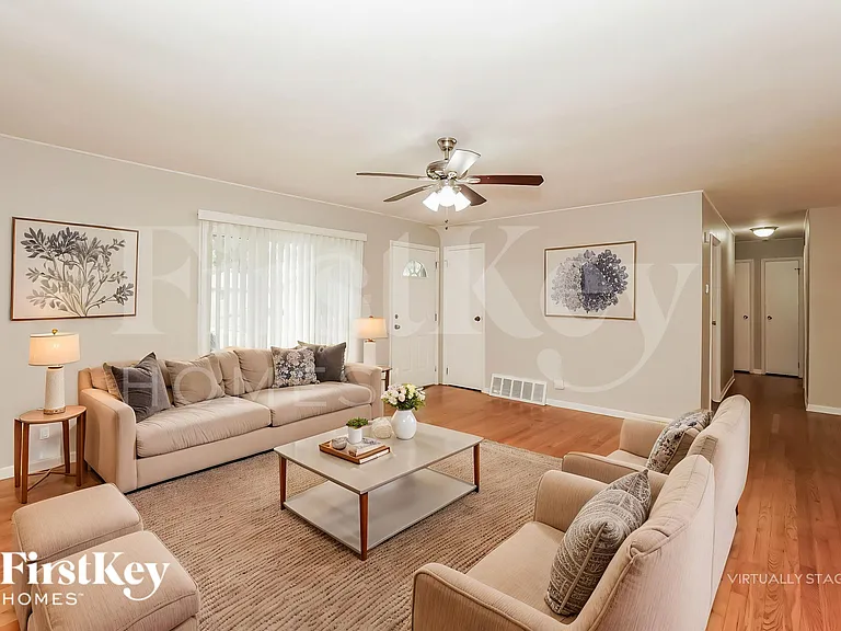 22728 Ridgeway Ave — Photo 4