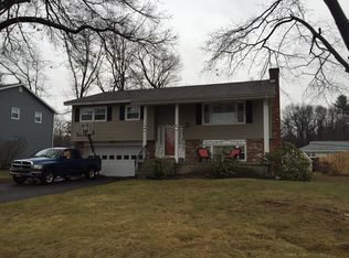 81 Delafield Dr, Albany, NY 12205